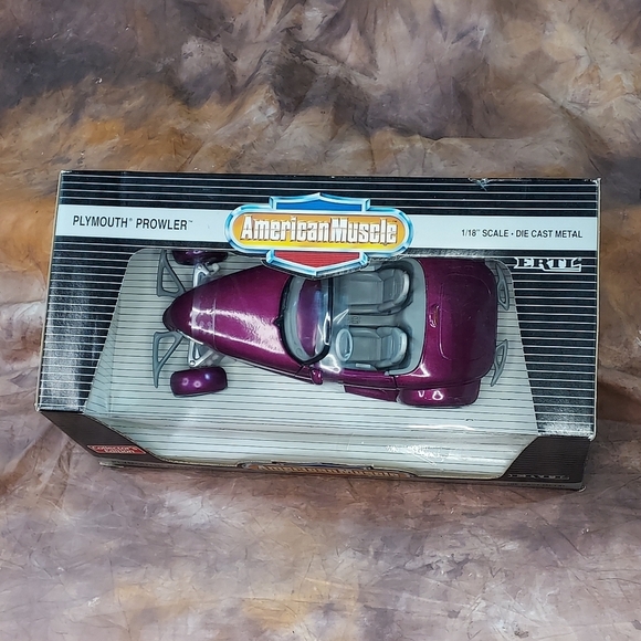 American Muscle Plymouth Prowler 1:18 Die Cast Metal Candy Magenta Ertl 1995 - Picture 2 of 12